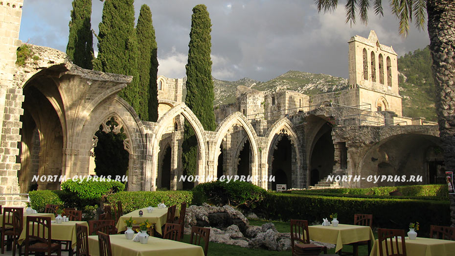 Город Беллапаис на Северном Кипре