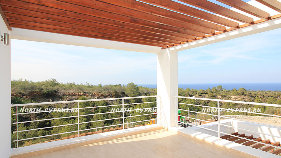 Элитный пентхаус с видом на море и сосновый бор на Северном Кипре