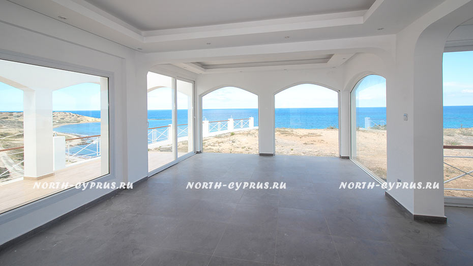 Бесподобный дом с видом на море на первой береговой линии на Северном Кипре